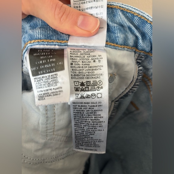 Levi’s Premium Light Wash Low Loose Jeans - Picture 10 of 11